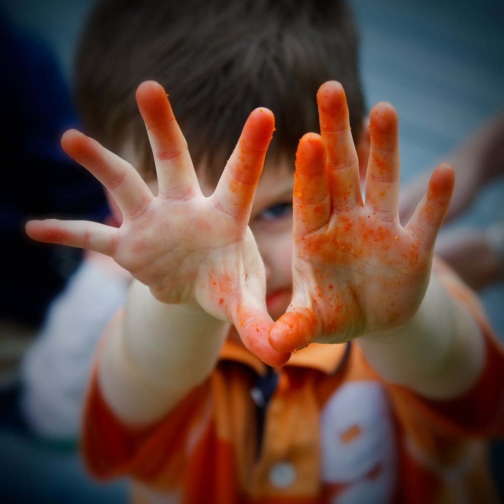 Here's The Story Behind That Cheese Dust You Get On Your Fingers After Eating Cheetos